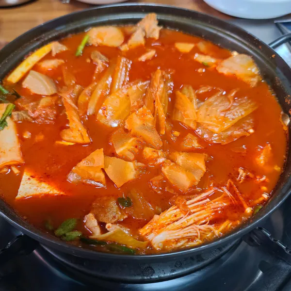 생생정보 기다려야 제맛 통고기 김치찌개