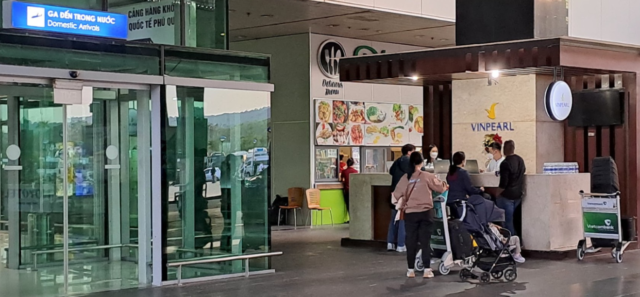 공항 도착 사진