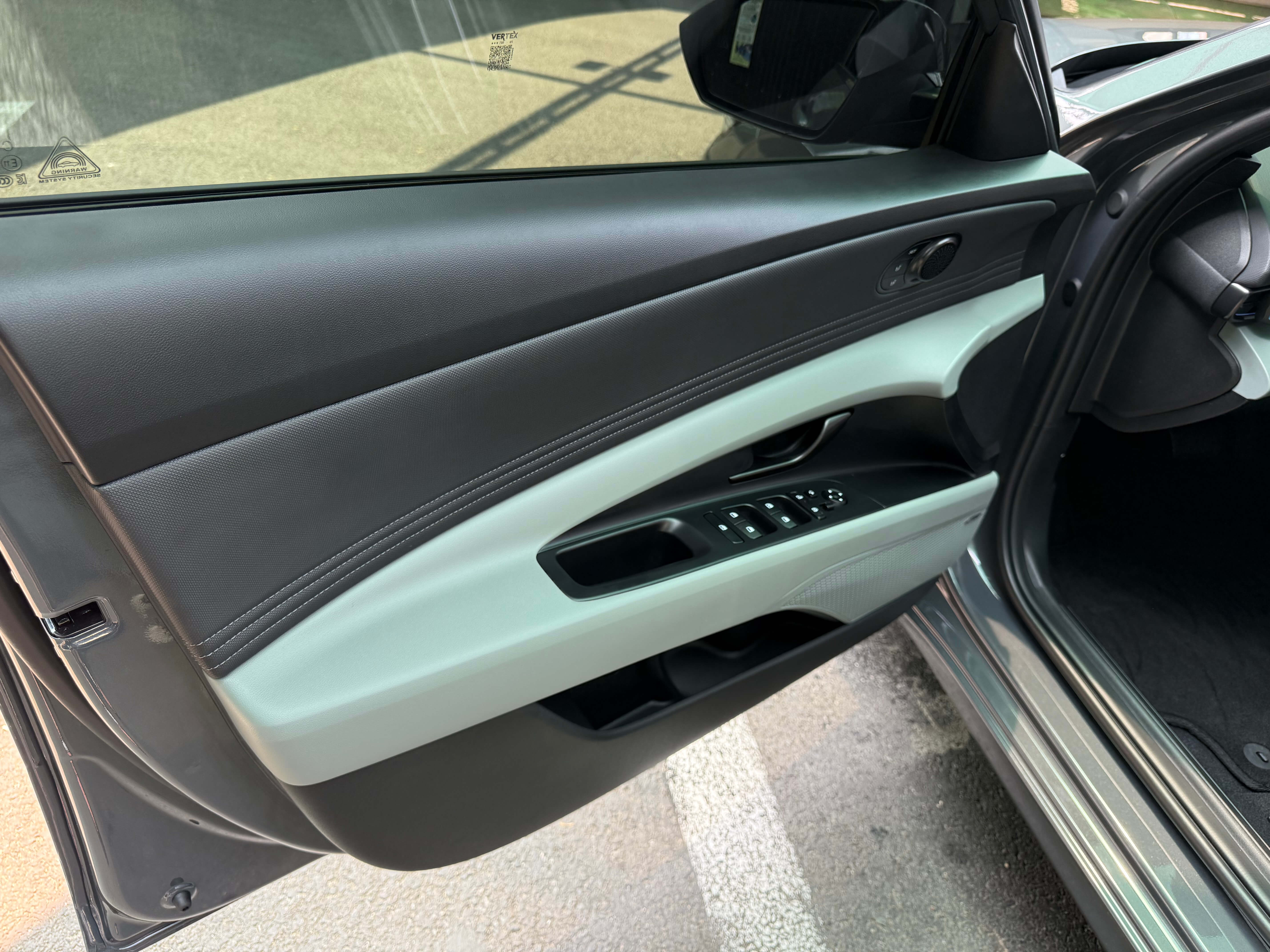 세이지 그린 운전석