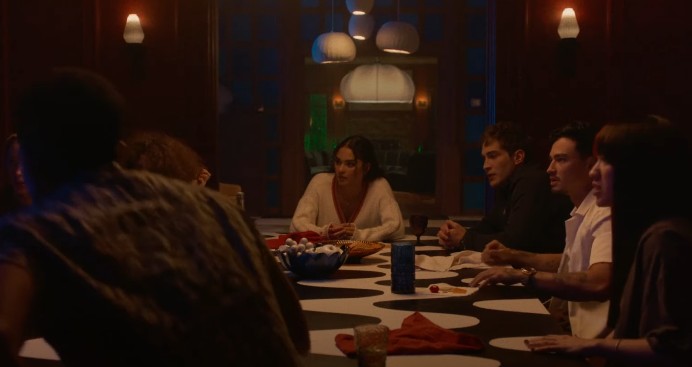 [넷플릭스 스릴러 코미디 영화 다시보기 추천] 왓츠 인사이드 줄거리 결말 리뷰 등장인물