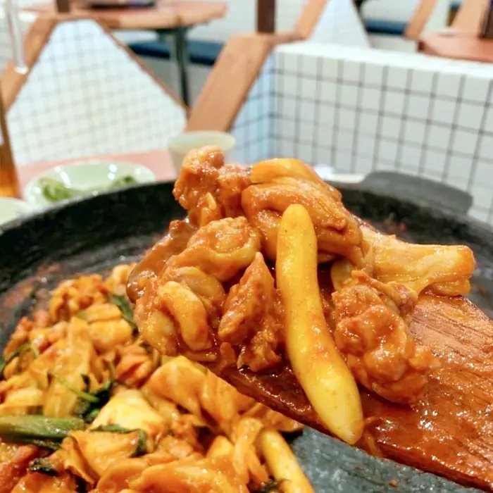 줄서는식당 구로디지털단지역 구디단 구디 맛집 서경석 추천 치즈 폭포 항아리숙성 닭갈비와 삼겹살과 닭갈비 콜라보 삼겹닭갈비 맛있는 곳 소개