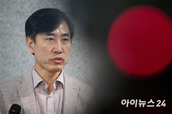하태경 국민의힘 의원이 지난해 8월 국회에서 열린 당 상임전국위원회를 마친 후 취재진 질문에 답하고 있다. [사진=김성진 기자]