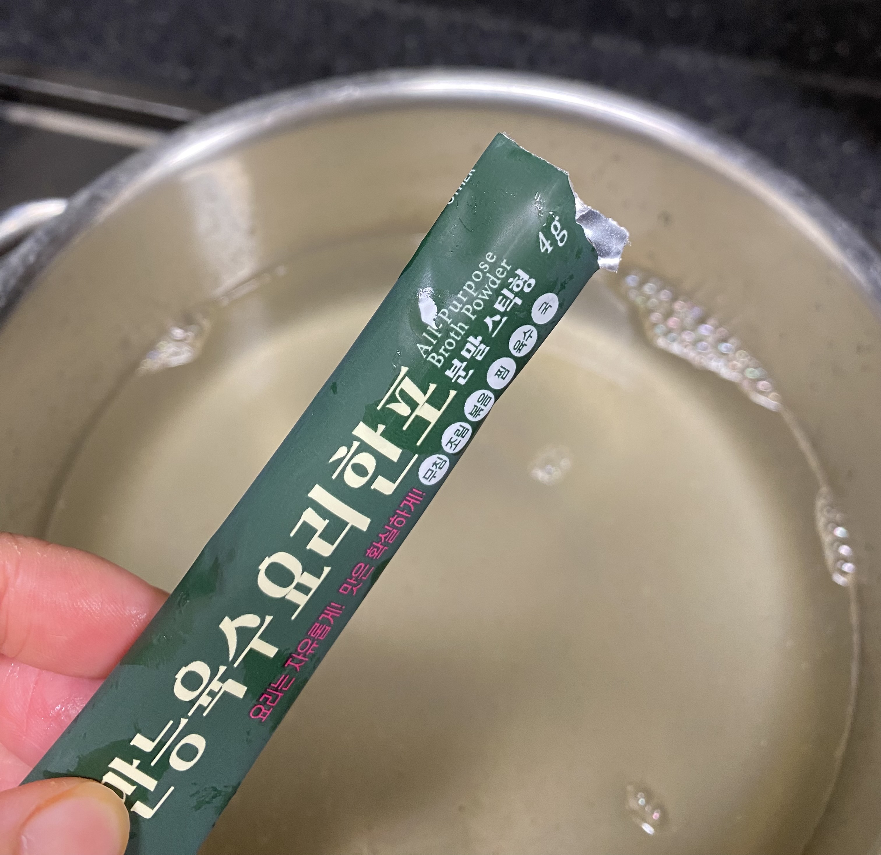 물1리터에 육수가루 넣기