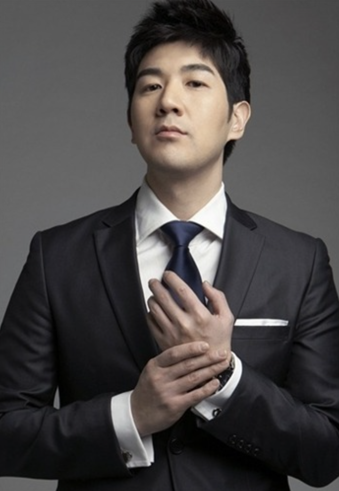 한상진 프로필 수트