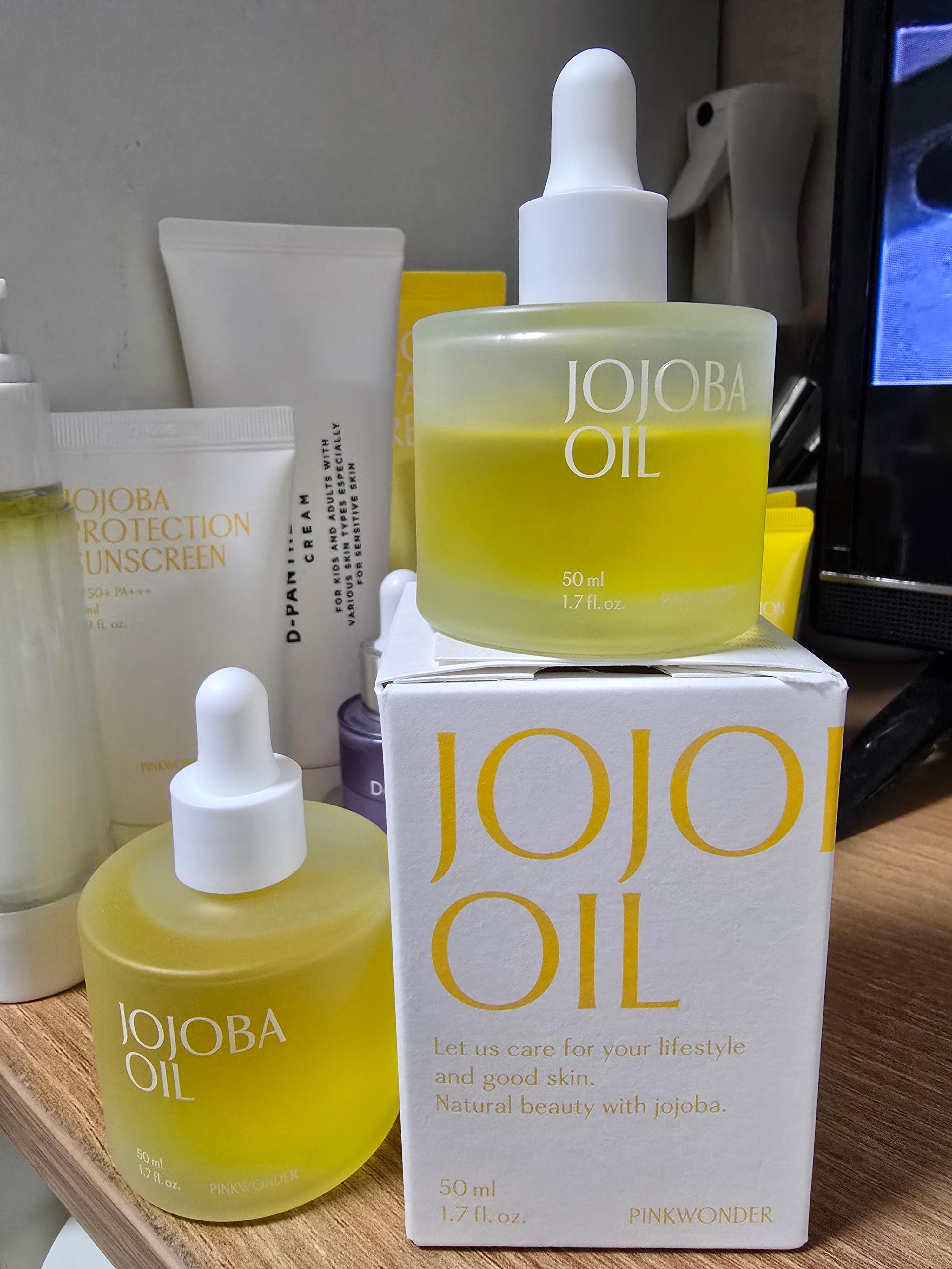 제가 애용하는 호호바 오일들입니다. 용량은 50ml/100ml 이렇게 두가지 입니다.
