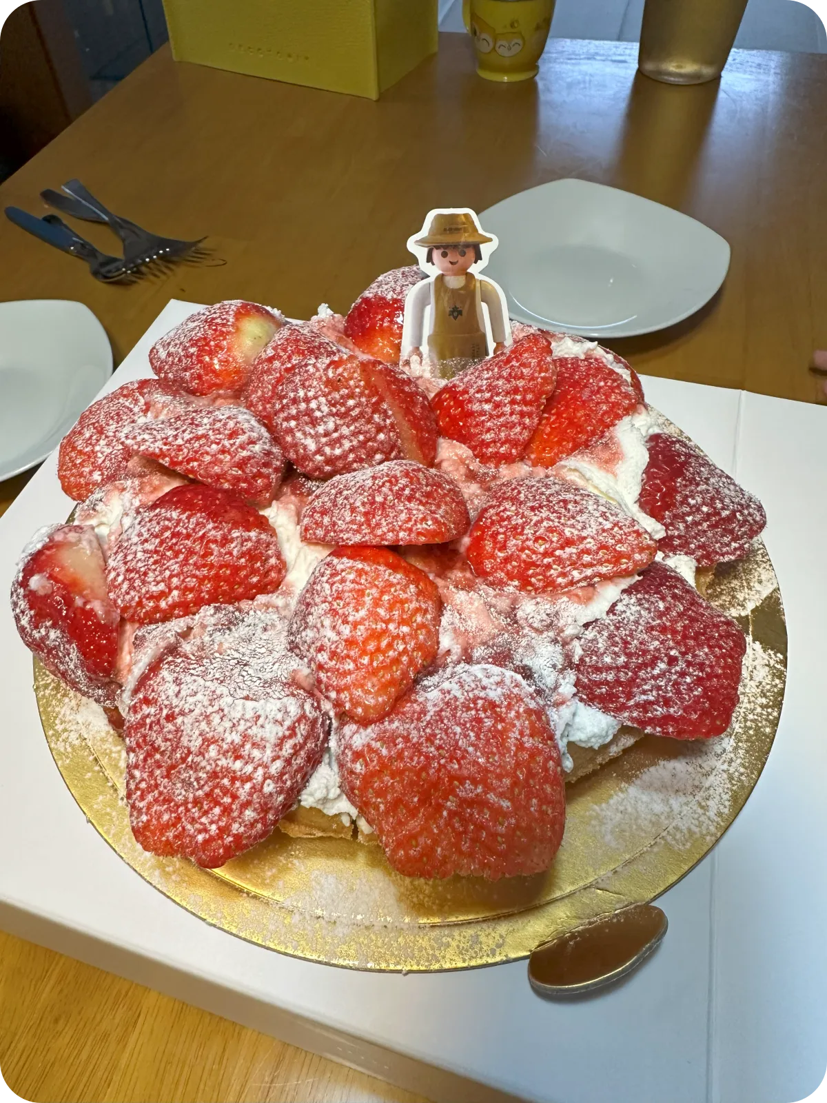 포장해온 생딸기 와플