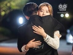 아들을-꼬옥-안아주는-엄마