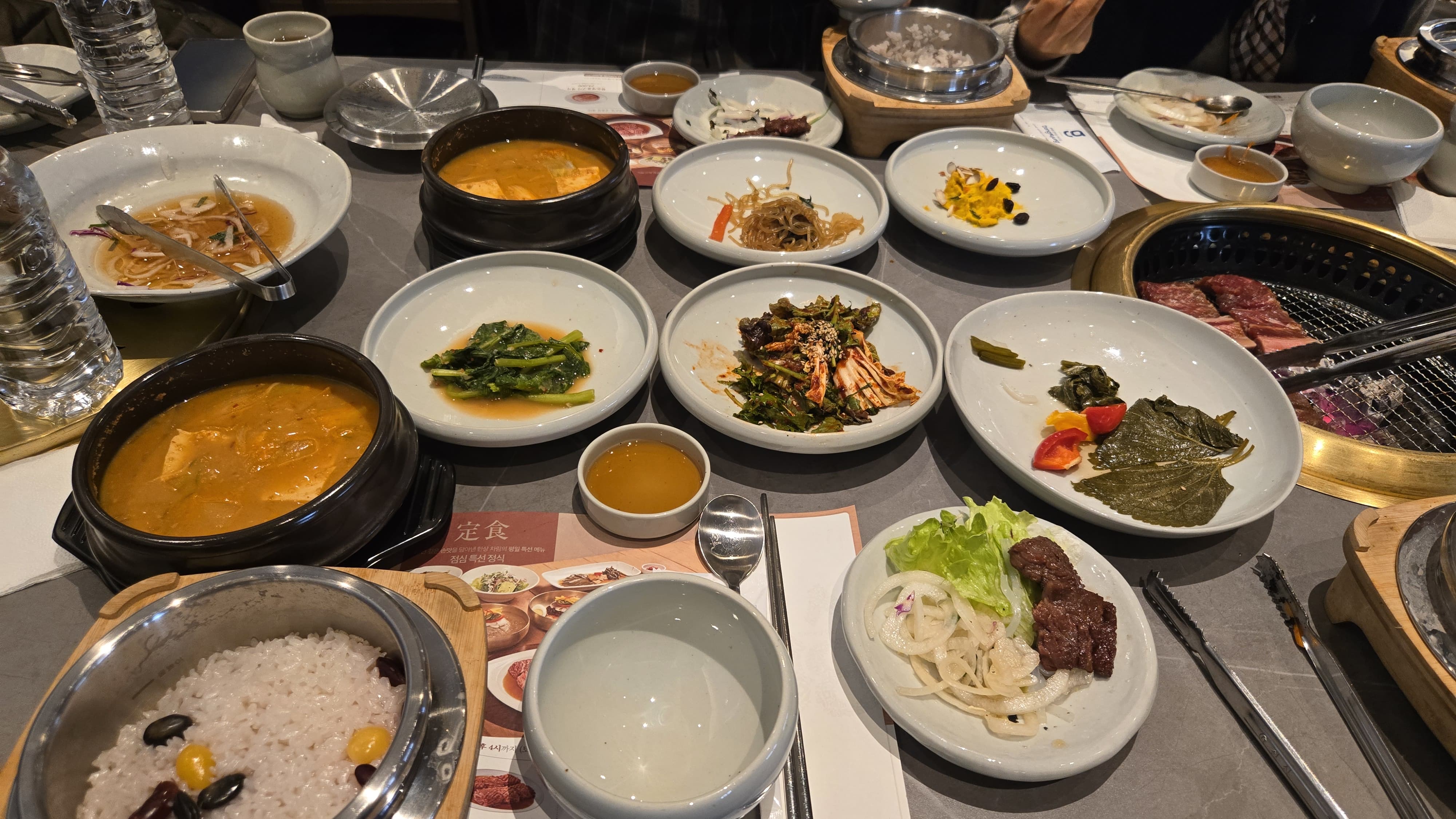 된장찌개 진한 맛 돌솥밥까지 더해지니 든든하게 한 끼