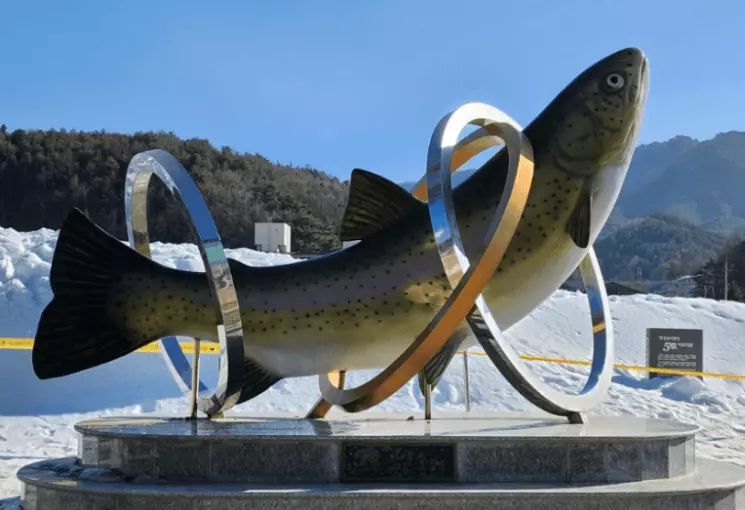 송어 축제 송어 조형물