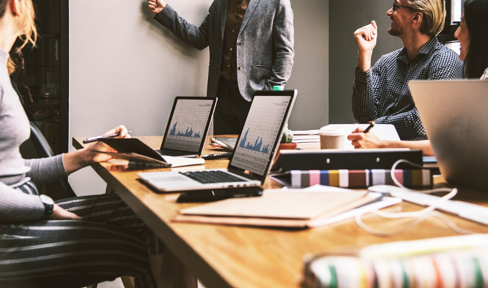 2035년, 인간과 AI가 협업하는 직업 BEST 7