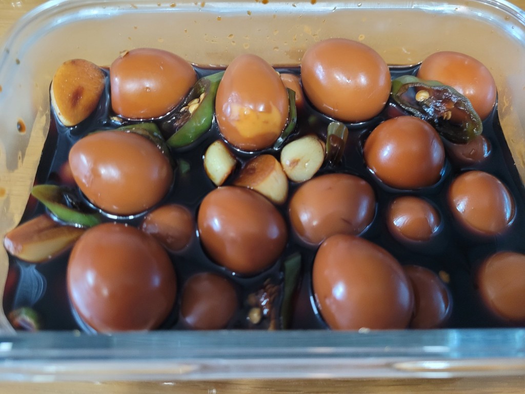 고기 없이 청양고추를 넣어 완성한 메추리알 장조림