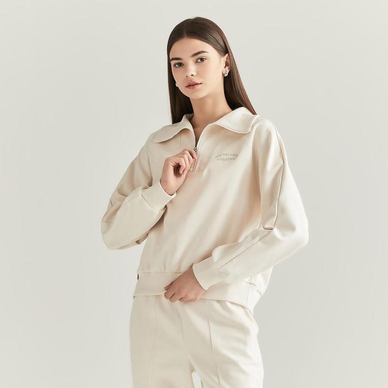 뉴발란스 WOMEN 반집업 맨투맨 CREAM NBNCC3W702