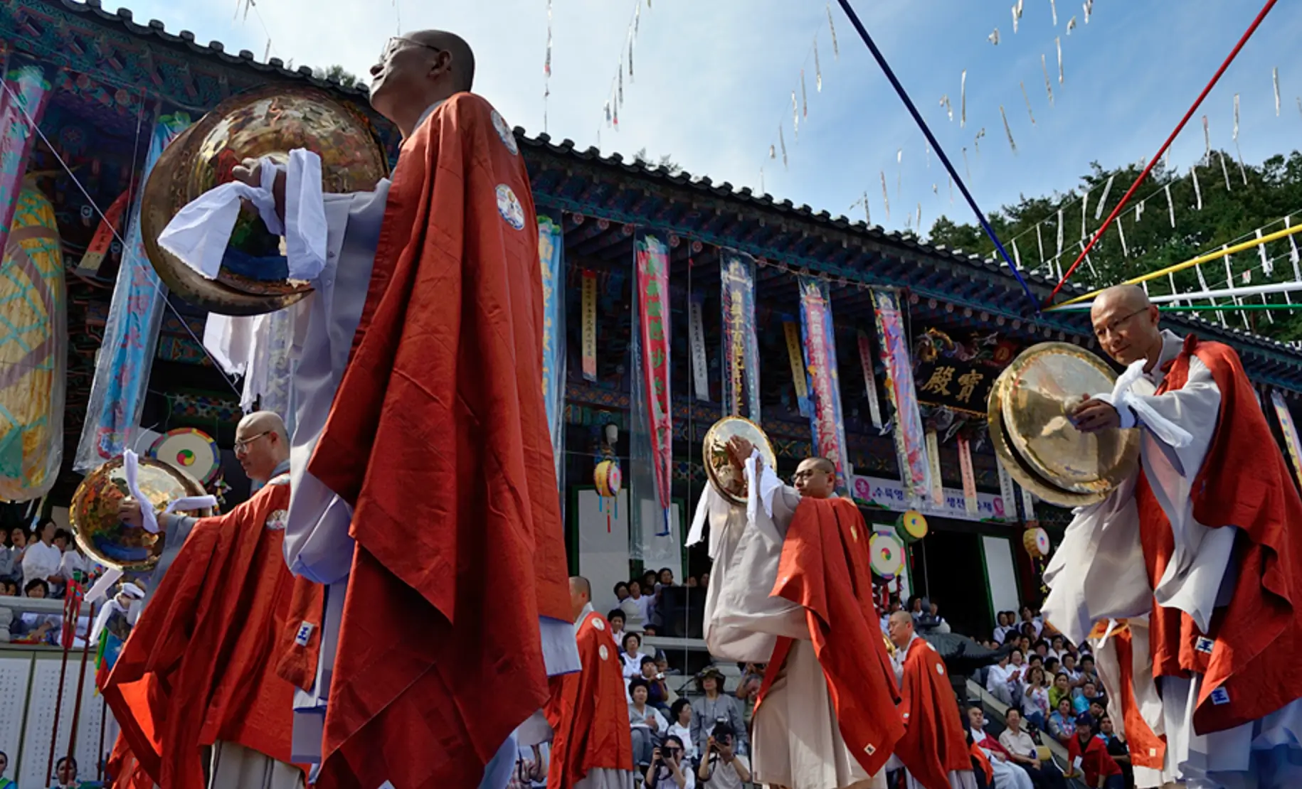 바라를 들고 추는 불교 작법무