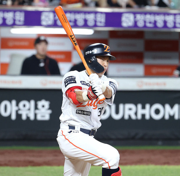 손아섭 FA, 은퇴 위기 고비 2618안타의 무게