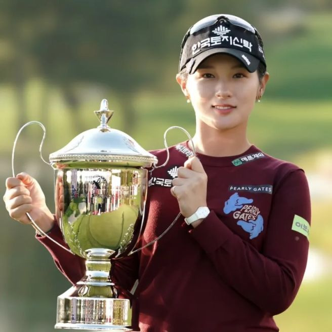 박현경 프로 나이 프로필 고향 학력 가족 우승 기록 및 JLPGA 어스 몬다민컵 선두 도약 분석
