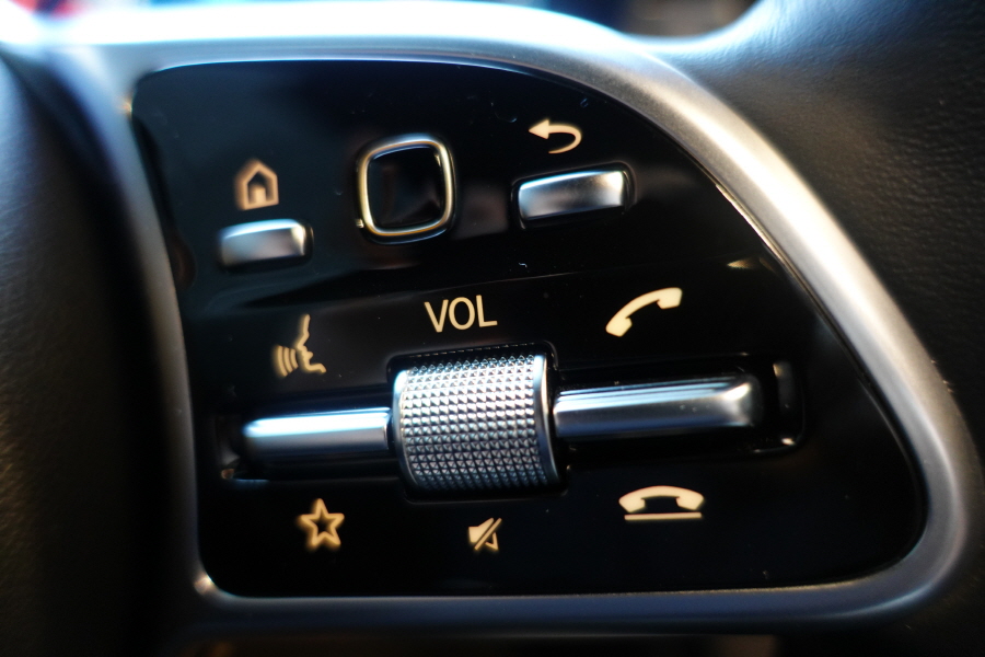 벤츠 GLC 300E 쿠페 실내디자인