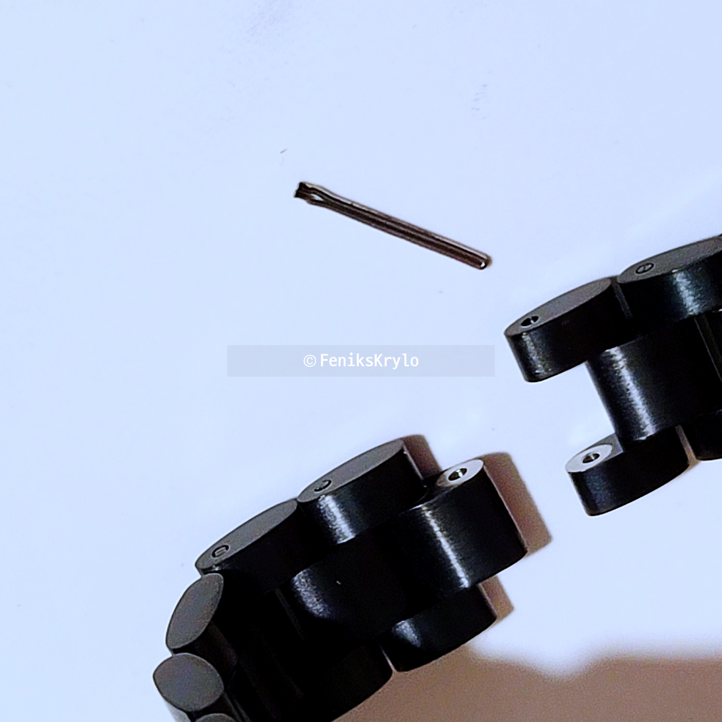 고정핀을-완전히-분리한-후-체인이-분리된-모습이다.