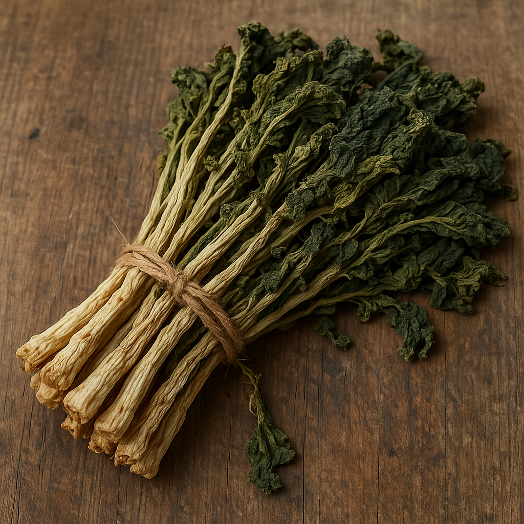 묶음으로 말린 시래기가 나무 바닥 위에 놓여 있는 모습