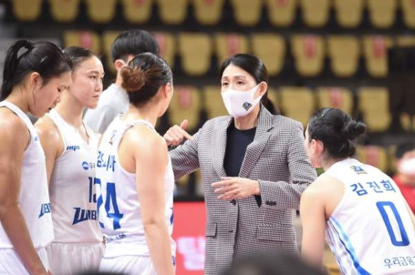 우리은행 여자농구단 전주원 감독 전격 선임