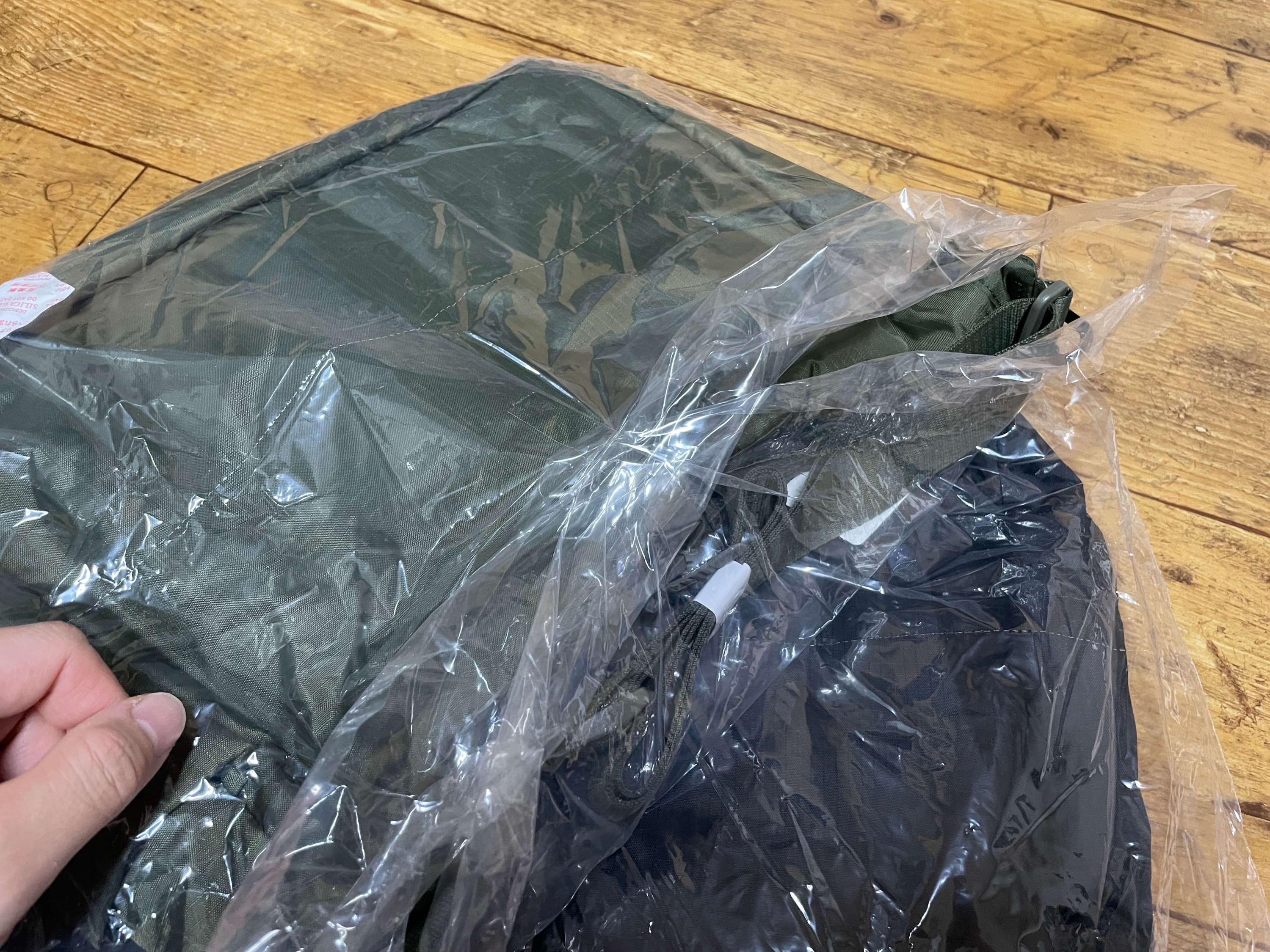 유니클로 멀티포켓 숄더백