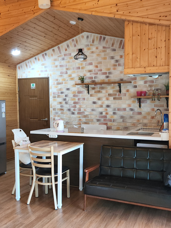 부엌과-테이블과-쇼파