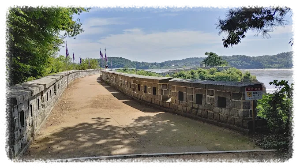 강화광성보는 조선시대 강화 해협을 방어하기 위해 쌓은 요새