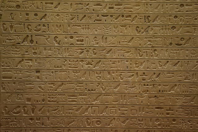 이스터 섬의 롱고롱고 문자: 사라진 문명의 언어인가?