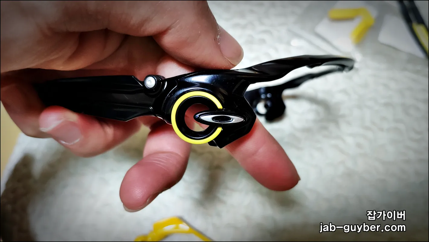 하단 프레임 테두리 교체 후 색감 확인