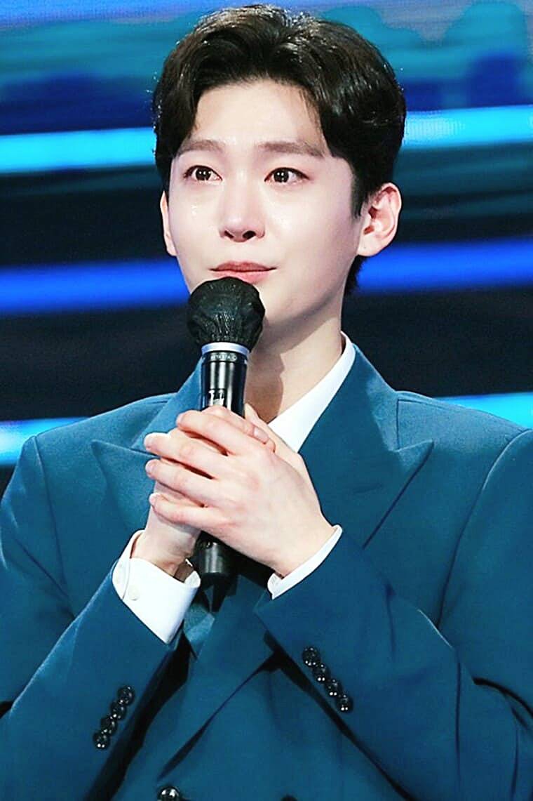가수-김용빈