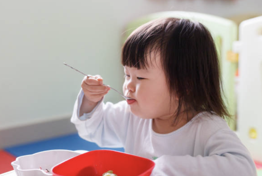 밥 잘먹는 아이