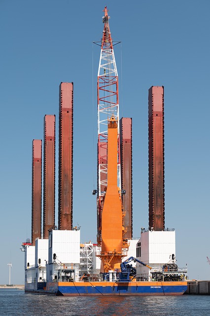 미세 진동으로 해상 구조의 미래 위험을 진단하는 엔지니어 특수직업인, 플로팅 구조물 미세 진동 응답 해석가