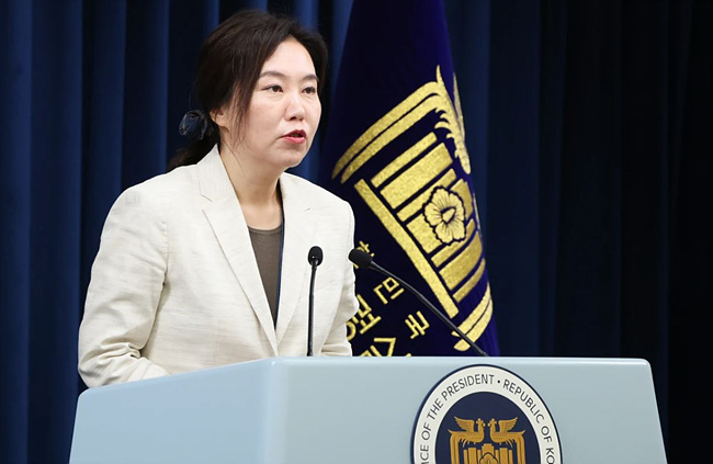 강유정 대변인, 국민추천제 브리핑 사진
