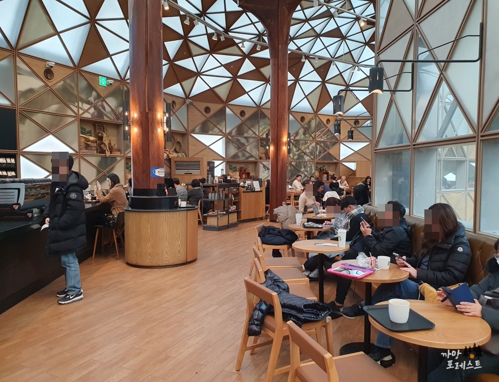 스타벅스 파미에파크 R점 내부