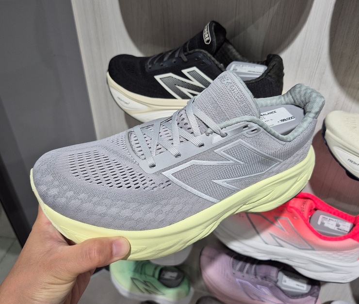 뉴발란스 1080 v14 무릎 통증 완화