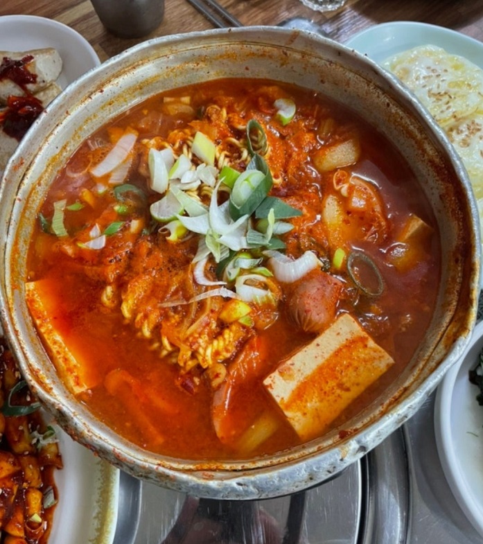 극한직업-경동시장-냄비밥-부대찌개