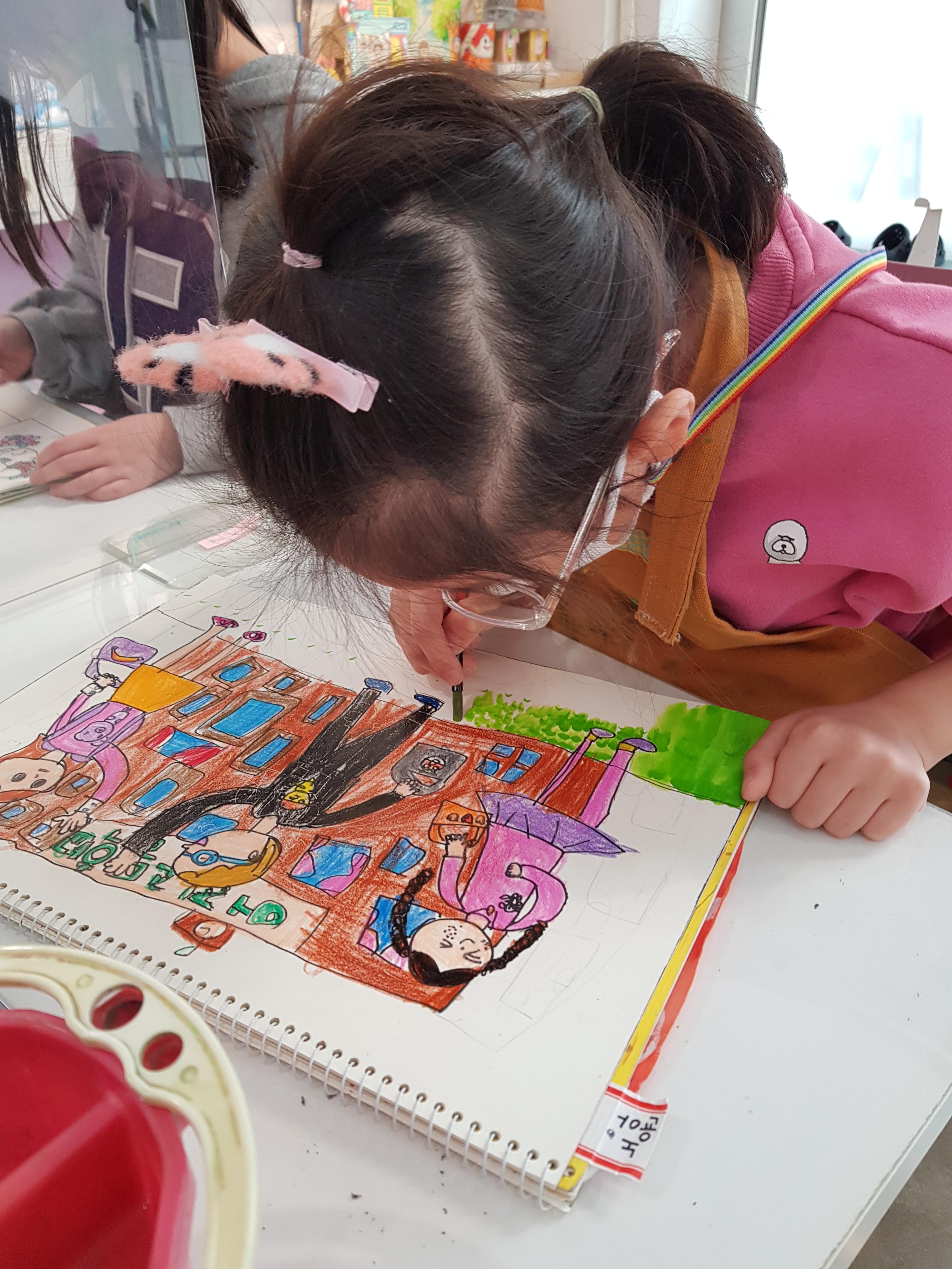 학교가는 친구들 색칠하기