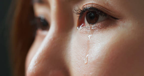 눈물이 자주 나는 이유 감정이 아닌 눈 건강의 신호일 수 있습니다