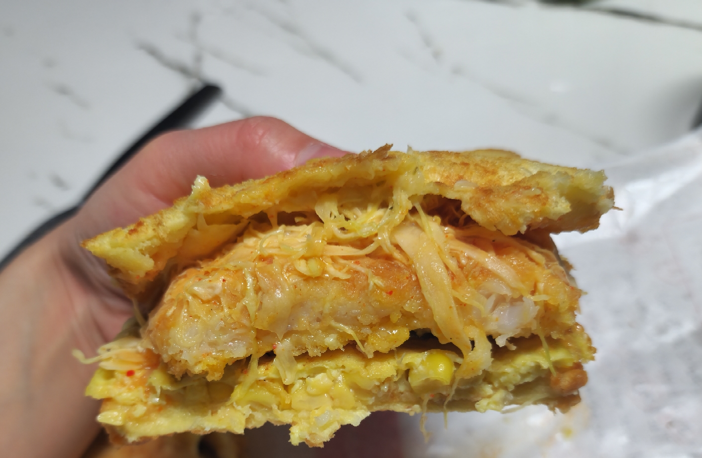칠리-새우-토스트-단면-모습