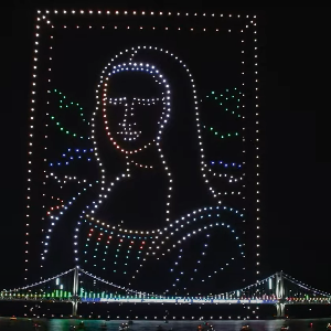 2025년 광안리 드론쇼 관람객과 라이트쇼 장면