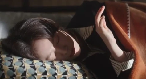 회식 후 아침에 사무실에서 일어난 한지민