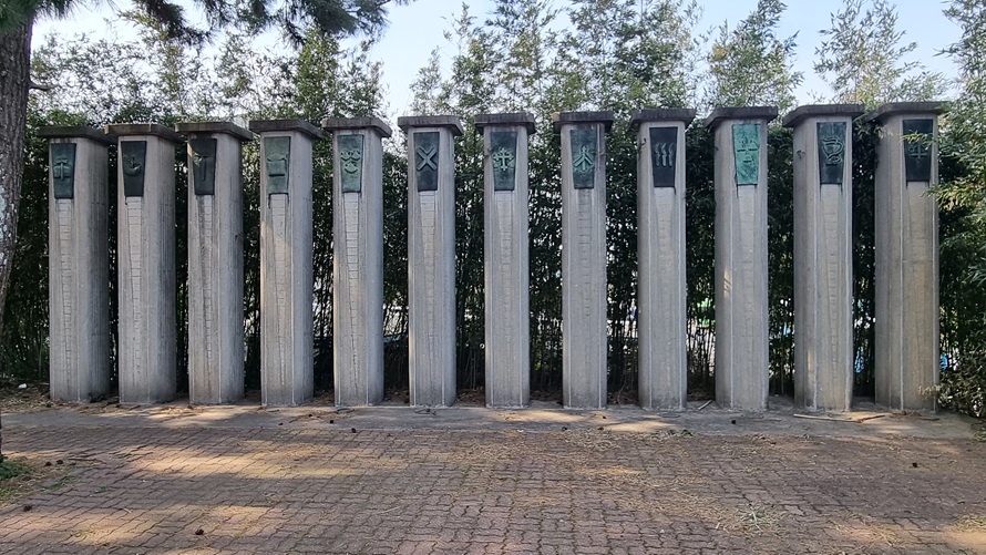 제주 연동성당에 있는 예수님의 12제자 상징물