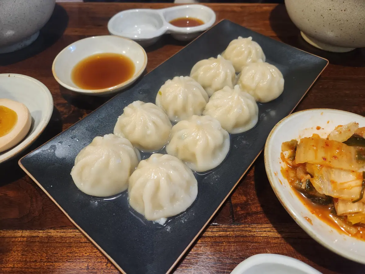 서울-종로-서촌-경복궁역-맛집-덕이나루-사이드메뉴-부추물만두