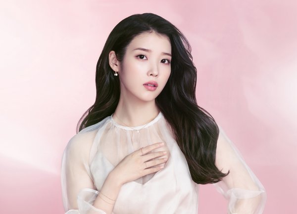 아이유-기부-어린이날-1억원-쾌척