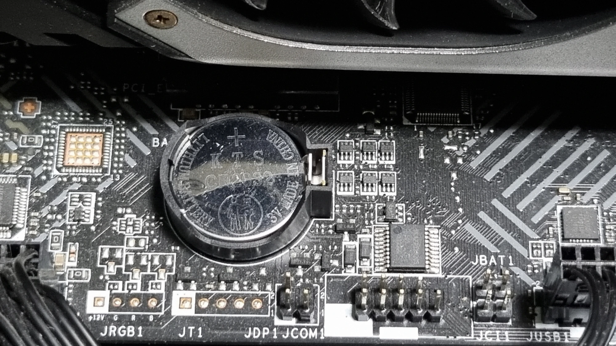 메인보드 배터리 교체 완료 모습