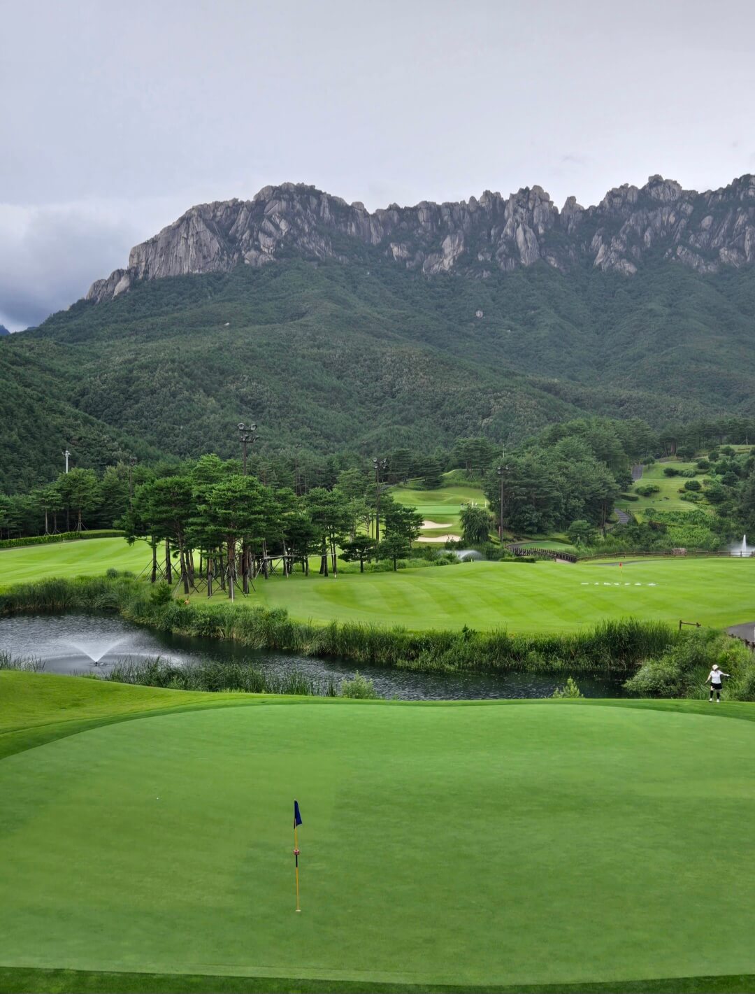 울산바위가 마주보이는 코스뷰