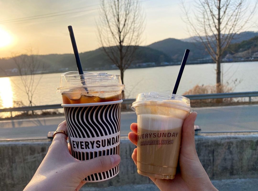 아메리카노&#44; 바닐라빈 캐러멜 커피