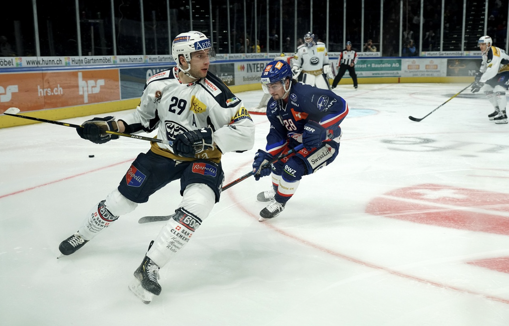 얼음 위의 격렬함: 브룸볼(Broomball)의 북극 모험