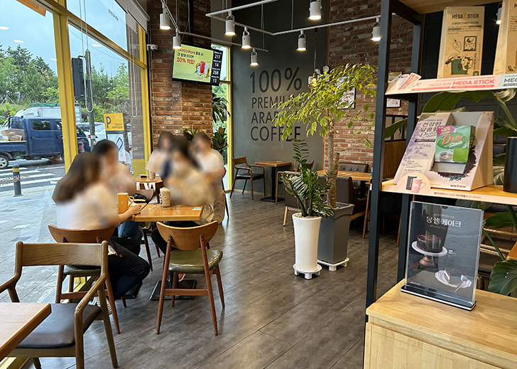 항동-메가커피-매장-내부3