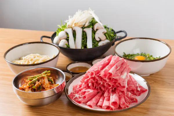 장사의 신 얼큰 샤부칼국수
