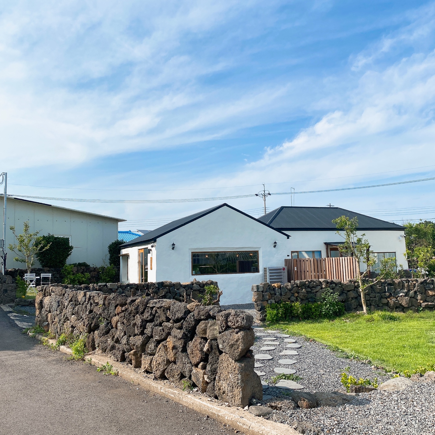 제주 서귀포 성산 혼인지 돌창고 개조 돌집 카페 고요히